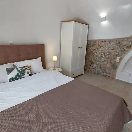 200 Year Old 'kamara Suite' With Private Garden * Pyrgos Dirou