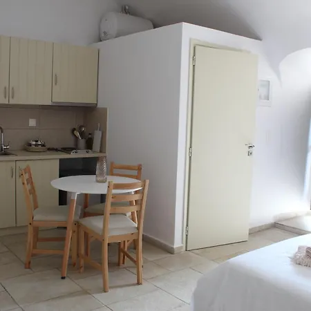 200 Year Old 'kamara Suite' With Private Garden *